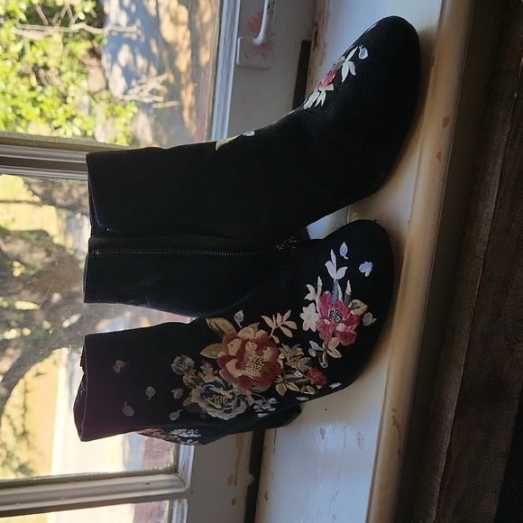 White House Black Market Suede Black Floral Ankle Booties - Picture 7 of 10